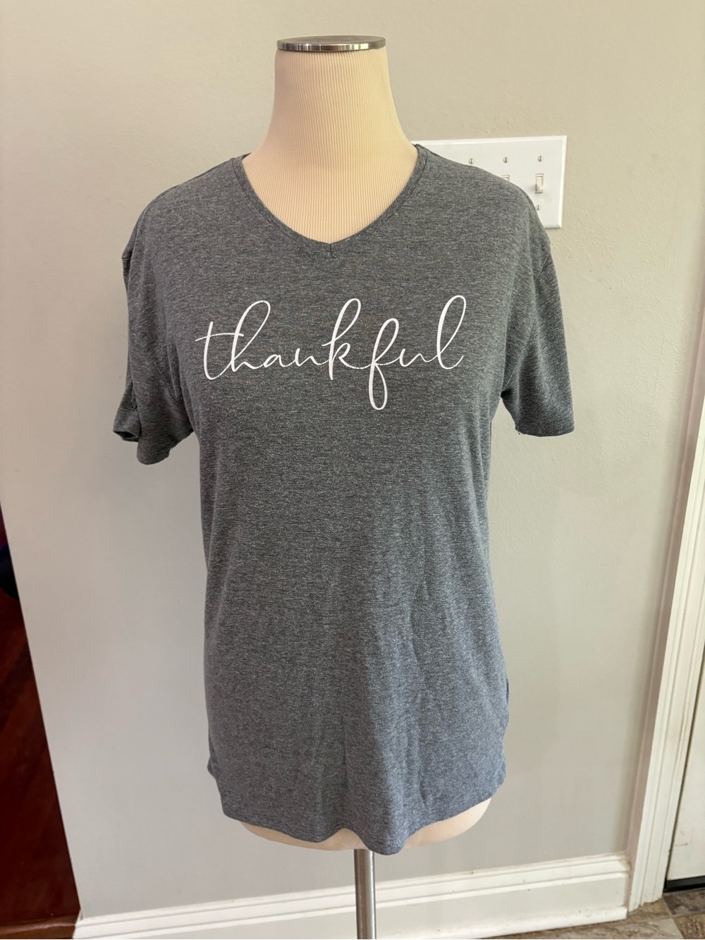 Royal Standard gray short sleeve tshirt with “Thankful” size medium GUC